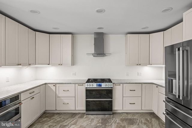 536 HEARTWOOD DR, Cherry Hill, NJ 08003