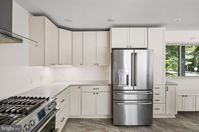 536 HEARTWOOD DR, Cherry Hill, NJ 08003