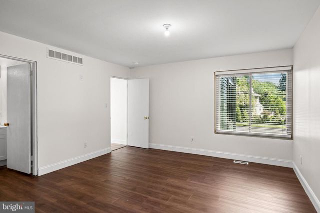 536 HEARTWOOD DR, Cherry Hill, NJ 08003