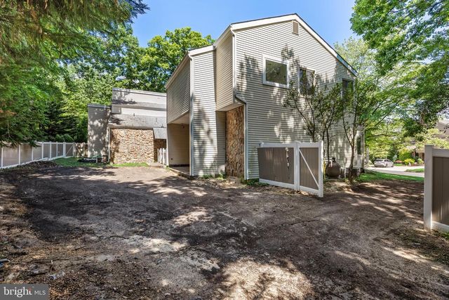 536 HEARTWOOD DR, Cherry Hill, NJ 08003