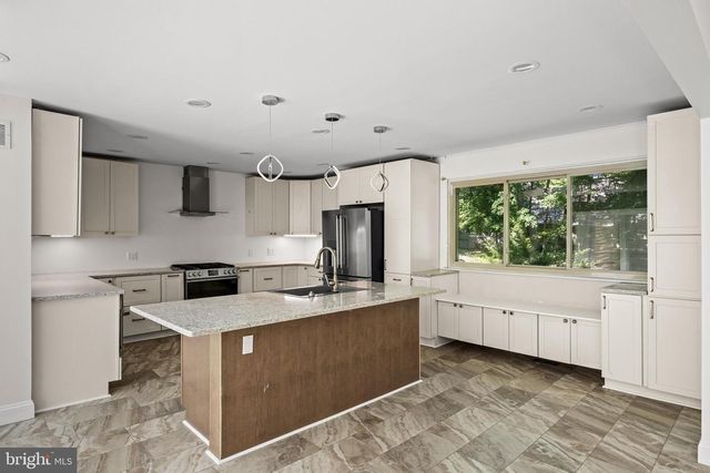 536 HEARTWOOD DR, Cherry Hill, NJ 08003