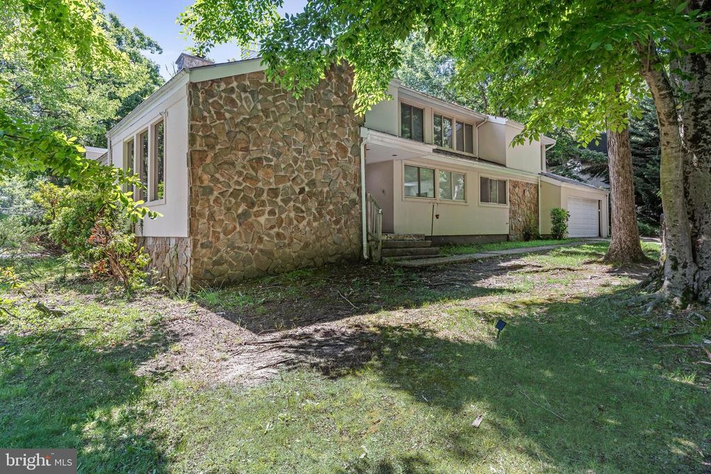 536 HEARTWOOD DR, Cherry Hill, NJ 08003