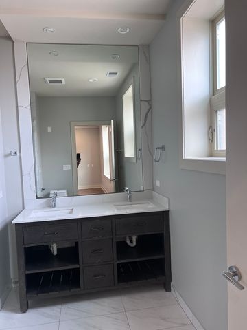 1208 E 64th Street 2E, Chicago, IL 60637