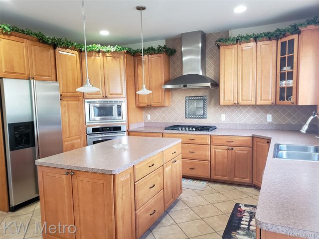 1227 LETICA Drive, Rochester, MI 48307