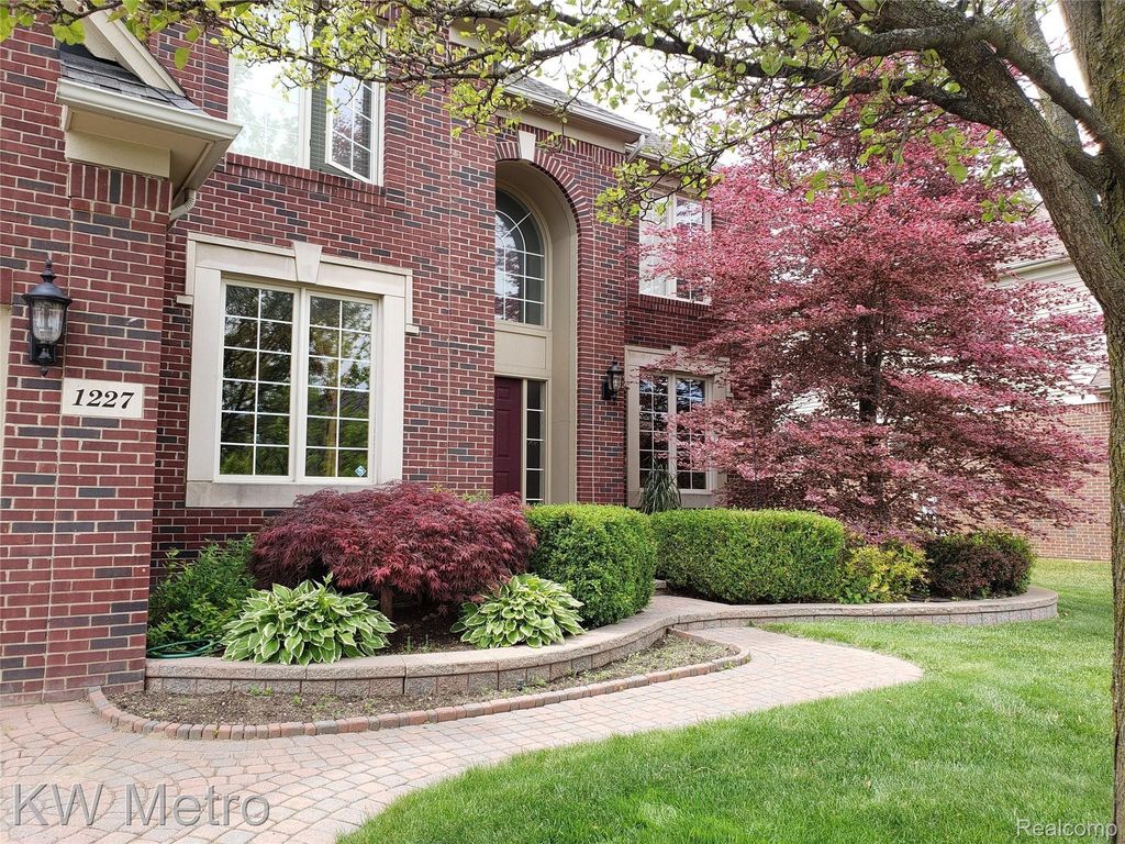 1227 LETICA Drive, Rochester, MI 48307