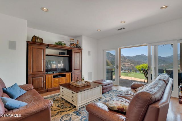 506 Cricketfield Court, Lake Sherwood, CA 91361