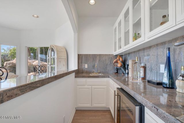 506 Cricketfield Court, Lake Sherwood, CA 91361