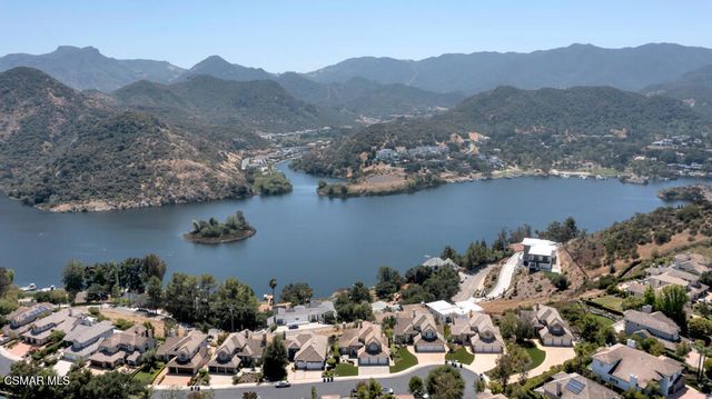 506 Cricketfield Court, Lake Sherwood, CA 91361