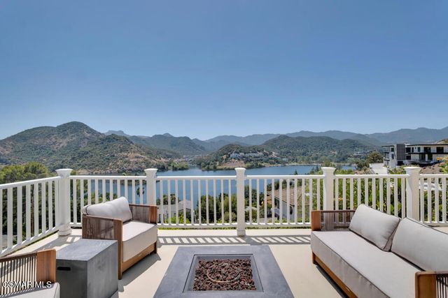 506 Cricketfield Court, Lake Sherwood, CA 91361