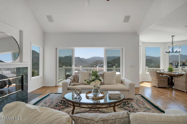 506 Cricketfield Court, Lake Sherwood, CA 91361