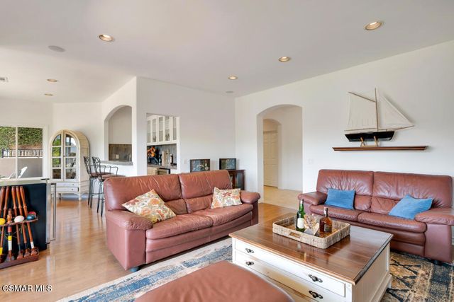 506 Cricketfield Court, Lake Sherwood, CA 91361