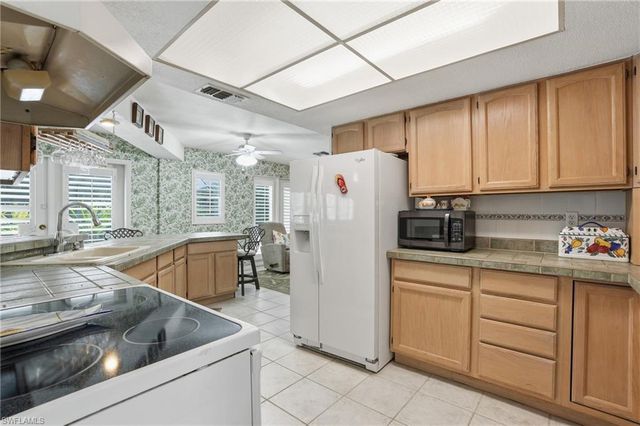 8948 Crest LN, Fort Myers, FL 33907