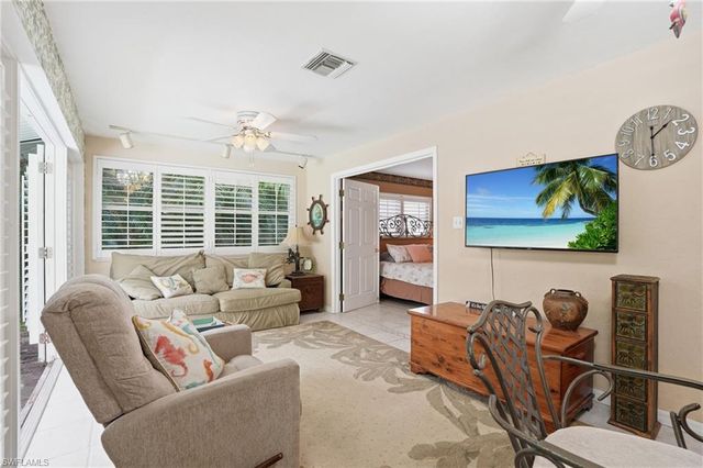 8948 Crest LN, Fort Myers, FL 33907