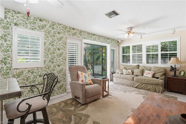 8948 Crest LN, Fort Myers, FL 33907