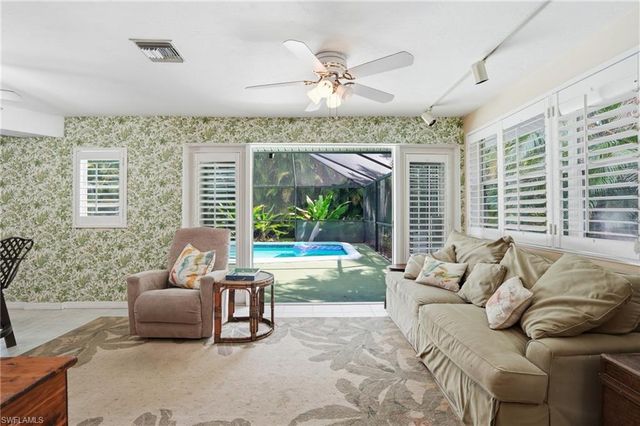 8948 Crest LN, Fort Myers, FL 33907