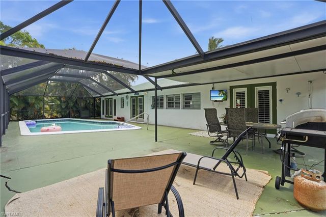 8948 Crest LN, Fort Myers, FL 33907