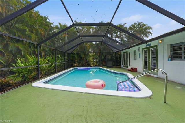 8948 Crest LN, Fort Myers, FL 33907