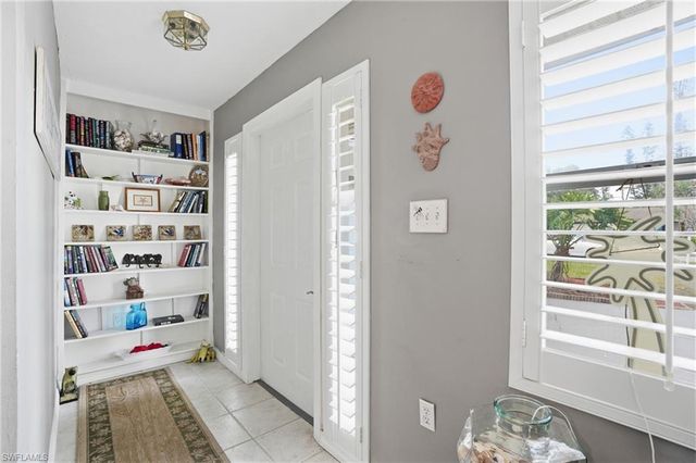 8948 Crest LN, Fort Myers, FL 33907