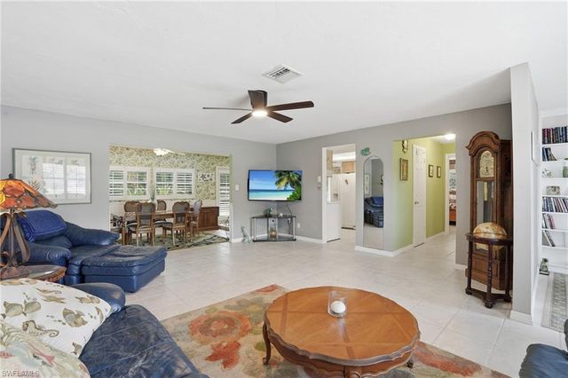 8948 Crest LN, Fort Myers, FL 33907