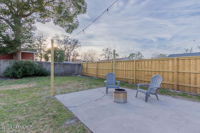 8209 WORM WOOD Road, Jacksonville, FL 32210