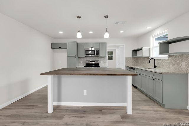 760 Lookout, Canyon Lake, TX 78133