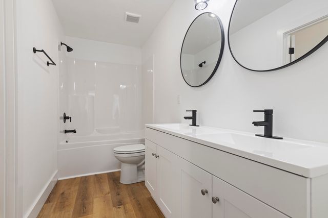 1110 S Hillcrest Avenue, Springfield, MO 65802