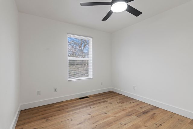 1110 S Hillcrest Avenue, Springfield, MO 65802