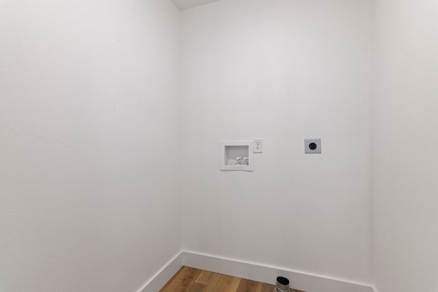 1110 S Hillcrest Avenue, Springfield, MO 65802