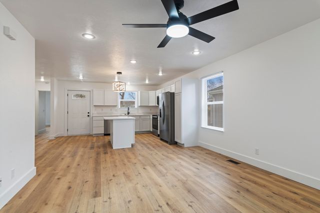 1110 S Hillcrest Avenue, Springfield, MO 65802