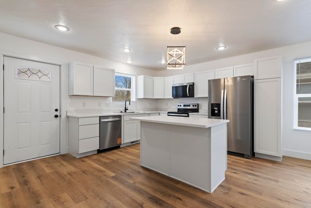 1110 S Hillcrest Avenue, Springfield, MO 65802