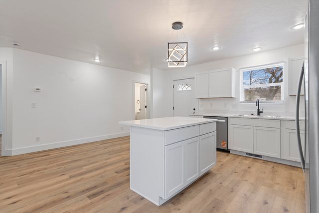 1110 S Hillcrest Avenue, Springfield, MO 65802