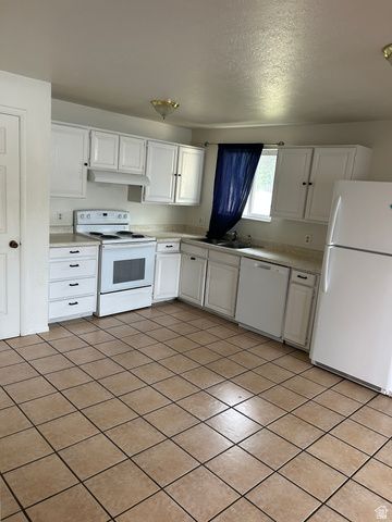 6088 S HAZELHURST DR, Taylorsville, UT 84129
