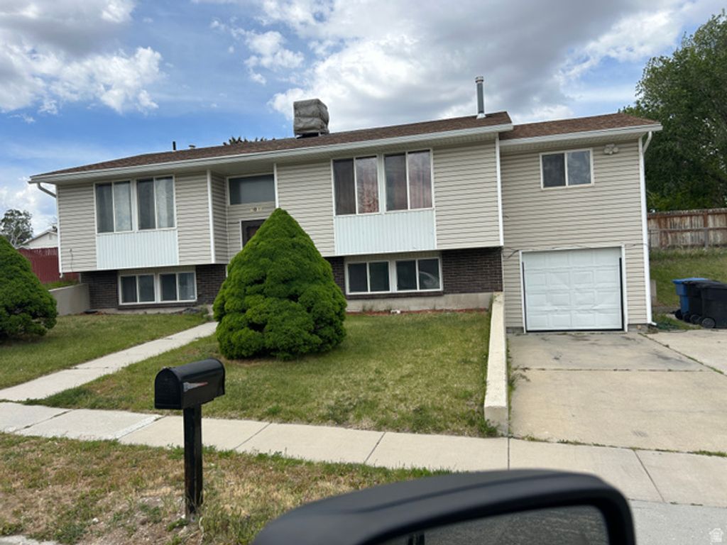 6088 S HAZELHURST DR, Taylorsville, UT 84129