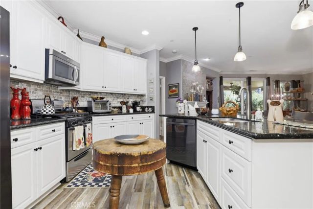 20317 Julia Lane, Saugus, CA 91350