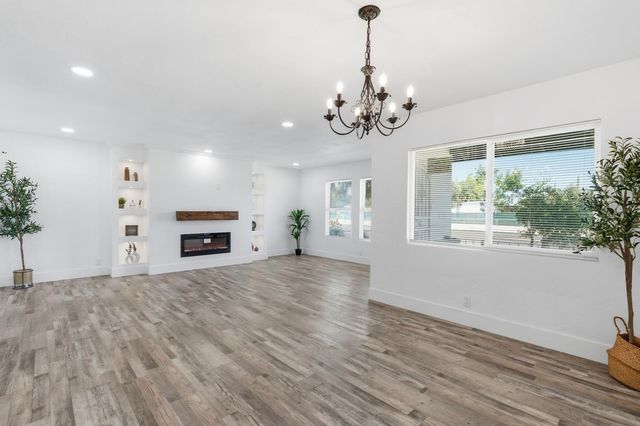 3413 N Millbrook Avenue, Fresno, CA 93726