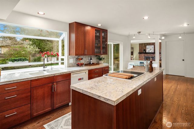 11321 83rd Place NE, Kirkland, WA 98034