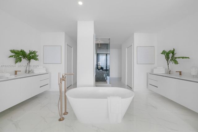 700 NE 24th St PH-5903, Miami, FL 33137