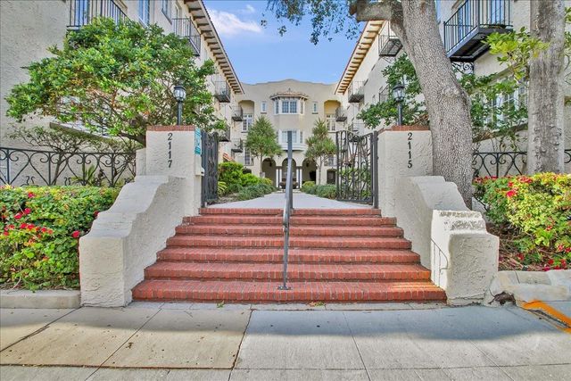 2117 W DEKLE AVENUE F3, Tampa, FL 33606