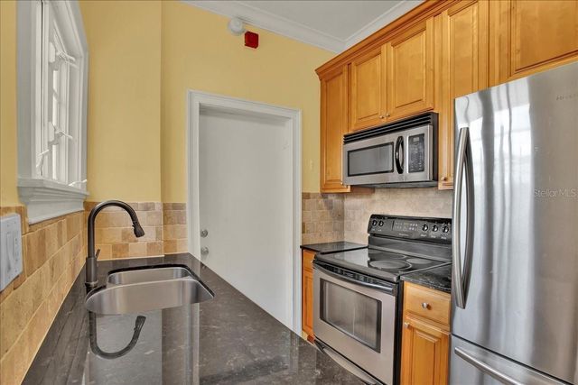 2117 W DEKLE AVENUE F3, Tampa, FL 33606