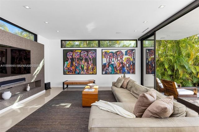 17050 NE 35th Ave, North Miami Beach, FL 33160