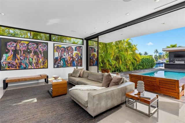 17050 NE 35th Ave, North Miami Beach, FL 33160