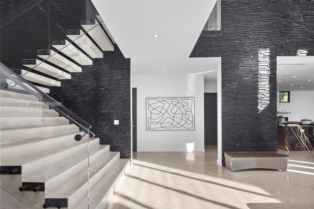 17050 NE 35th Ave, North Miami Beach, FL 33160