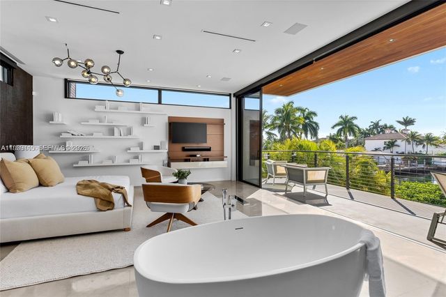 17050 NE 35th Ave, North Miami Beach, FL 33160