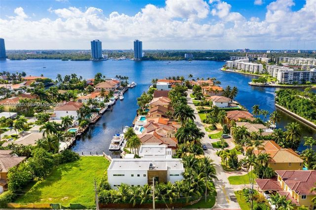 17050 NE 35th Ave, North Miami Beach, FL 33160