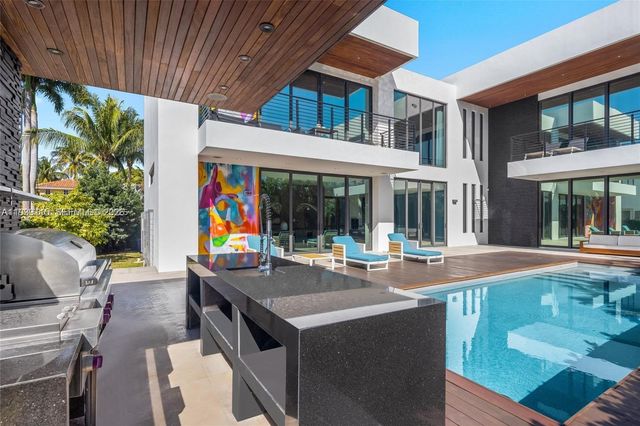 17050 NE 35th Ave, North Miami Beach, FL 33160