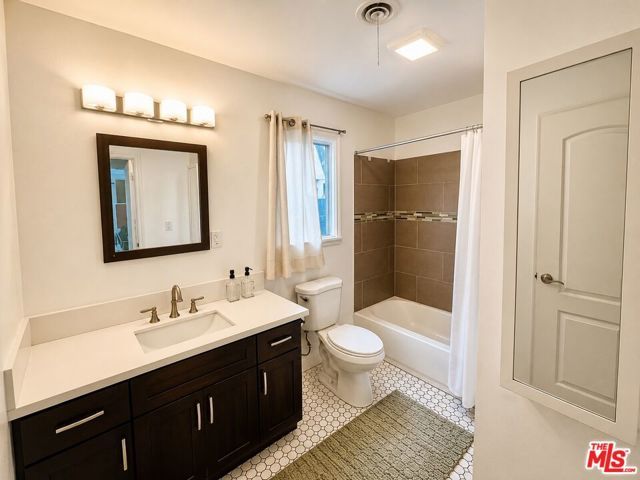 328 E Plymouth Street, Inglewood, CA 90302