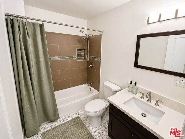 328 E Plymouth Street, Inglewood, CA 90302