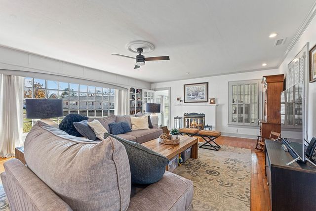 525 S 6th Street, Rogers, AR 72756