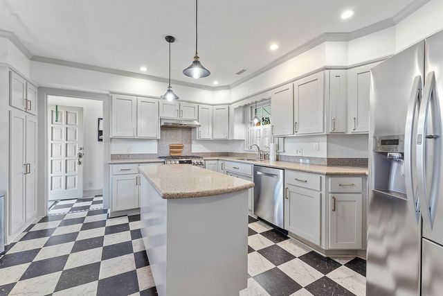 525 S 6th Street, Rogers, AR 72756