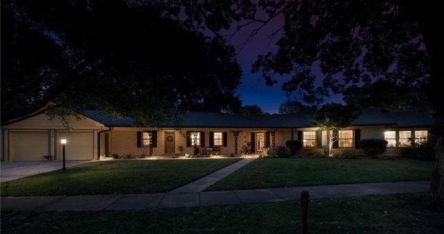 525 S 6th Street, Rogers, AR 72756